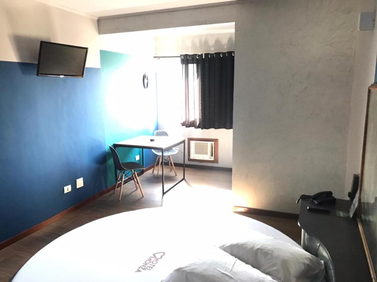 Standard Suite,1124437869:JPEG